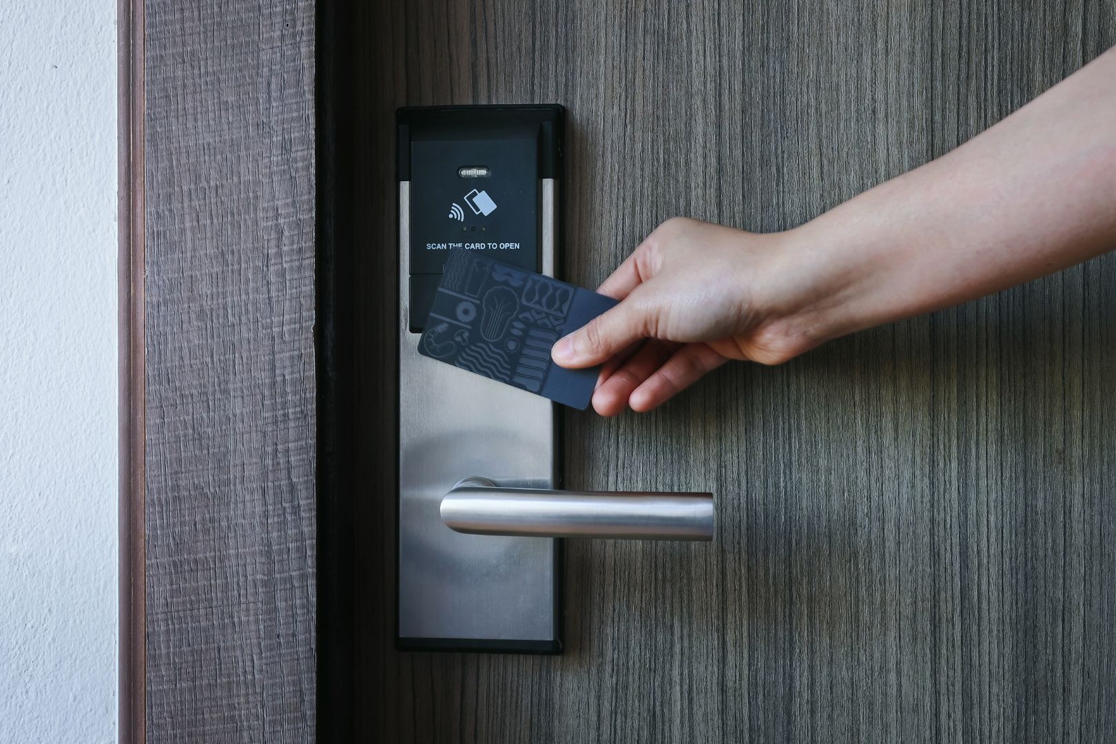 ferramentas certas para instalar e manter uma fechadura digital