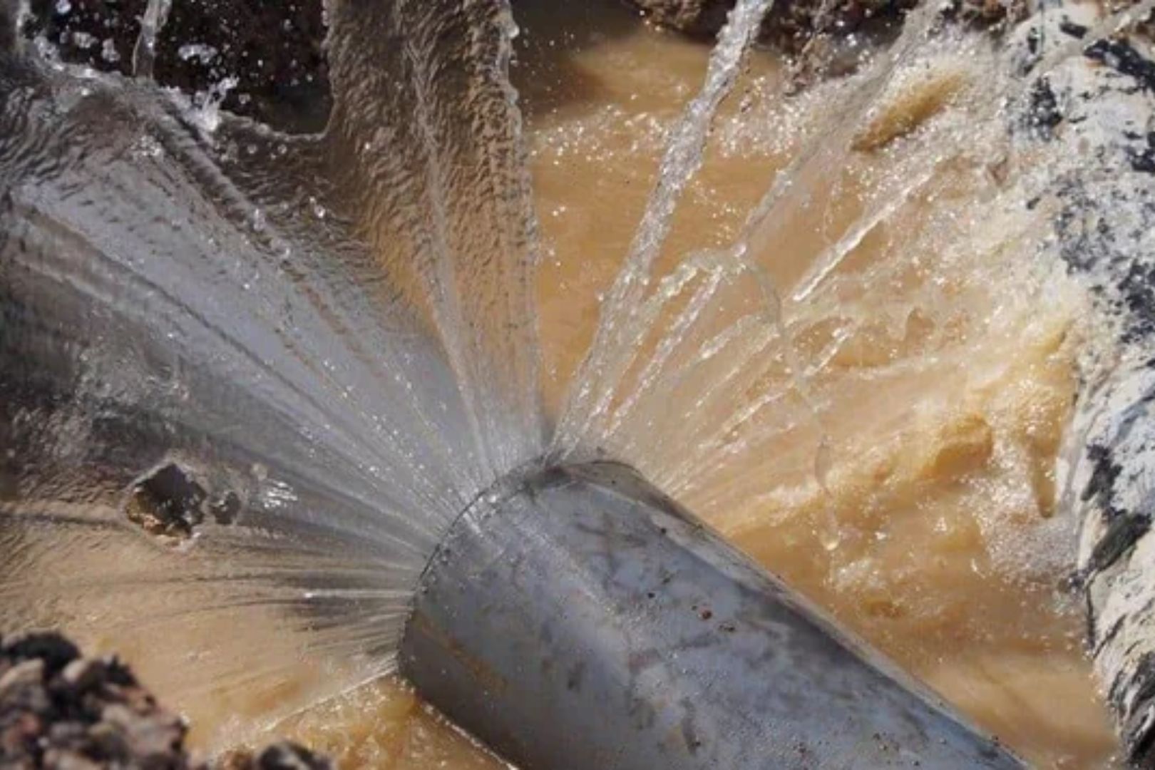 como evitar estouro de canos no frio