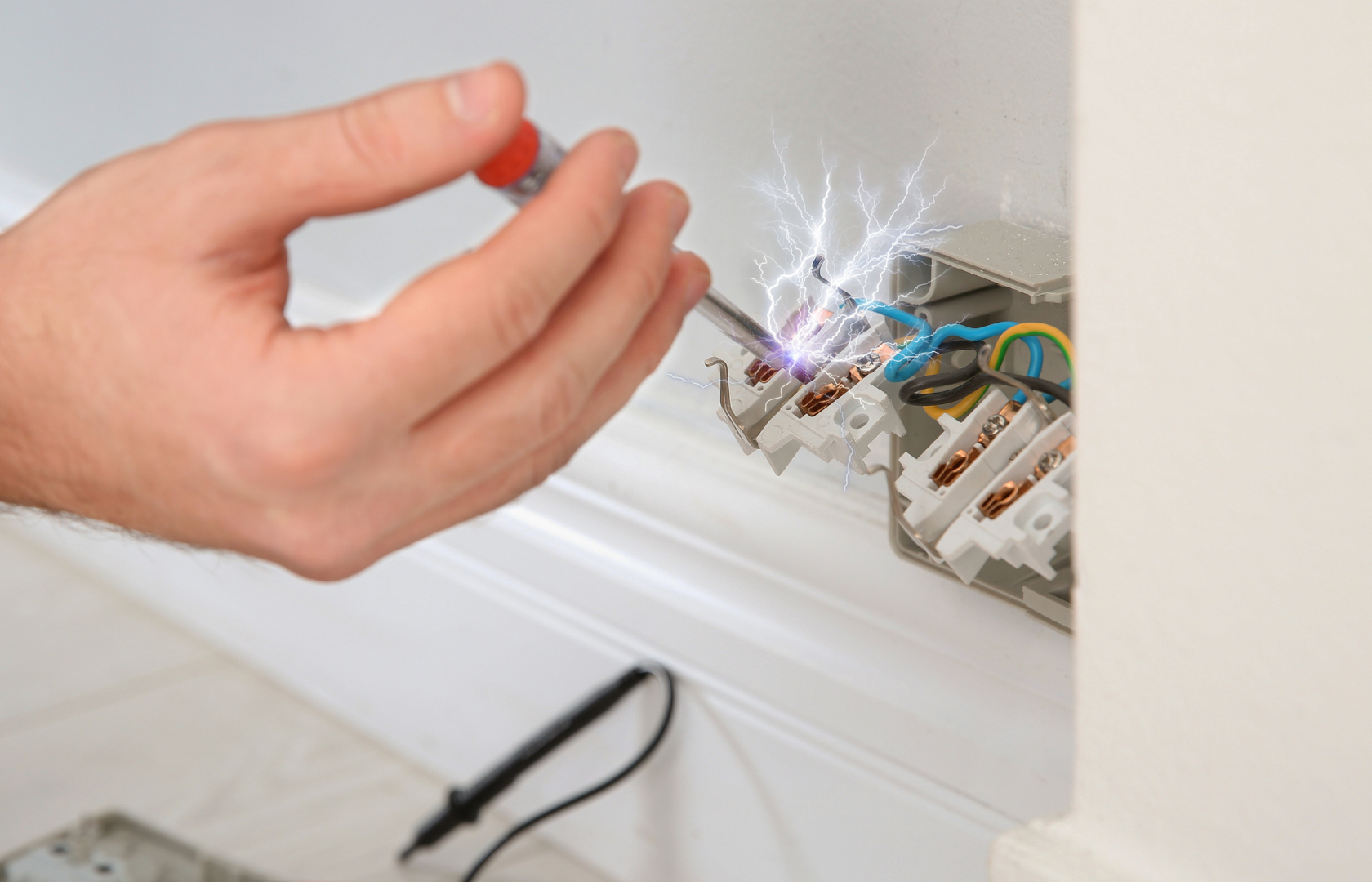 Dicas para evitar choques eletricos em casa